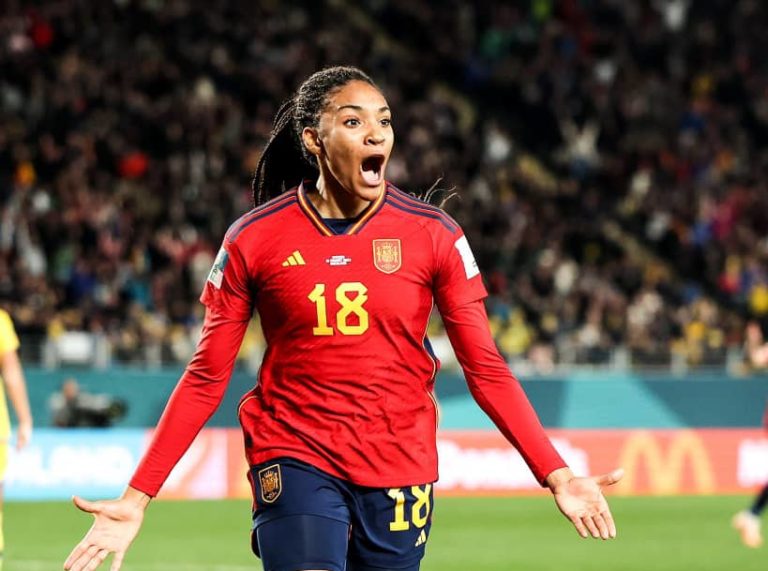 Salma Paralluelo opens the scoring for Spain against Sweden