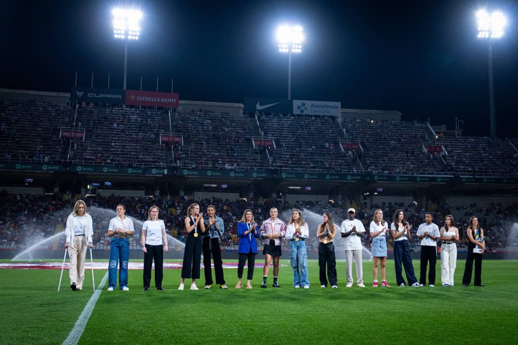 Barcelona Femeni World Cup heroines honored at the Estadi Olímpic Lluís Companys