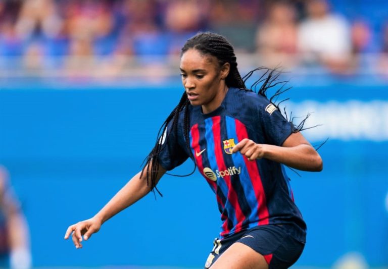 Salma Paralluelo in action for Barcelona