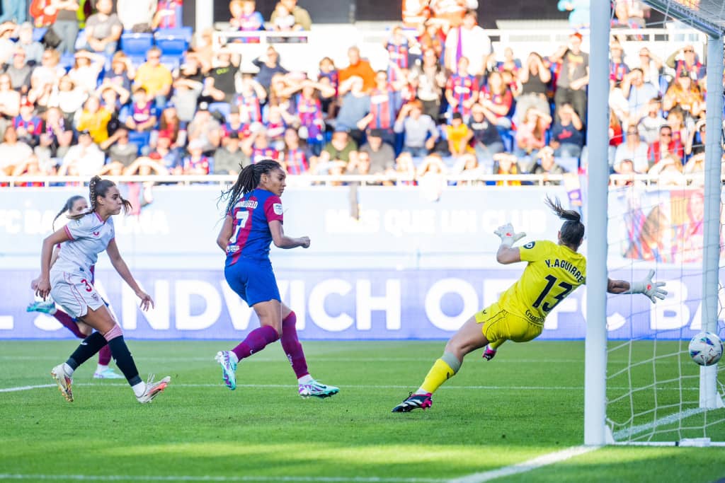 Salma Paralluelo scores for Barcelona Femeni