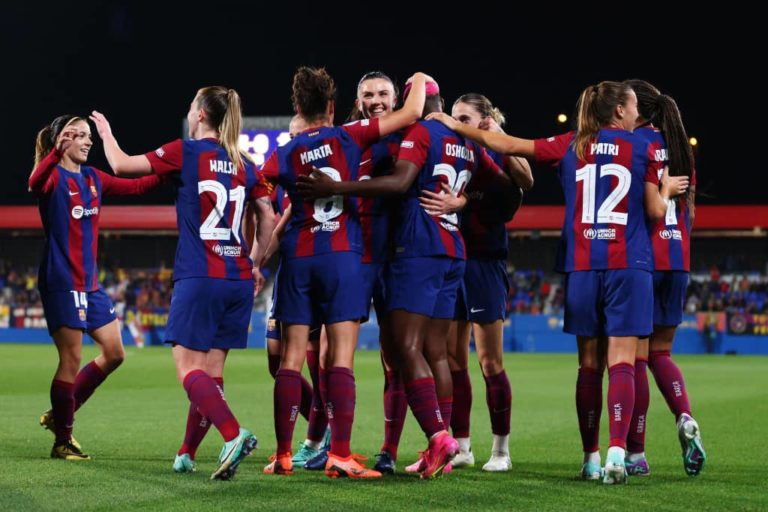 Barcelona Femeni celebrate scoring against Benfica