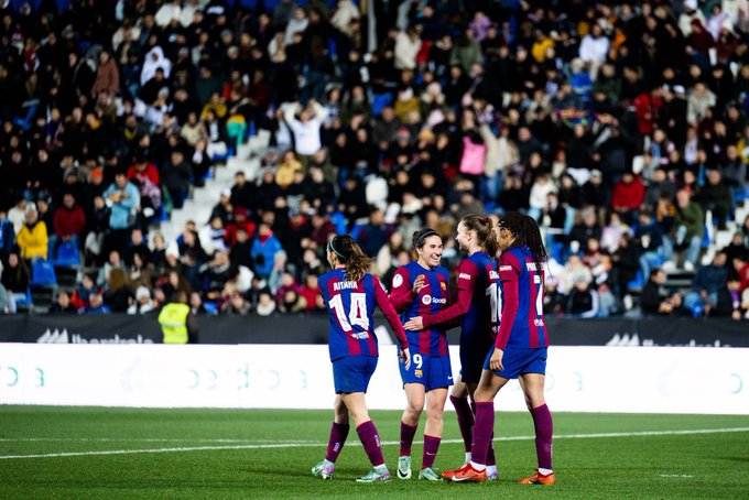 Mariona Caldentey and Salma Paralluelo score for Barcelona Femeni