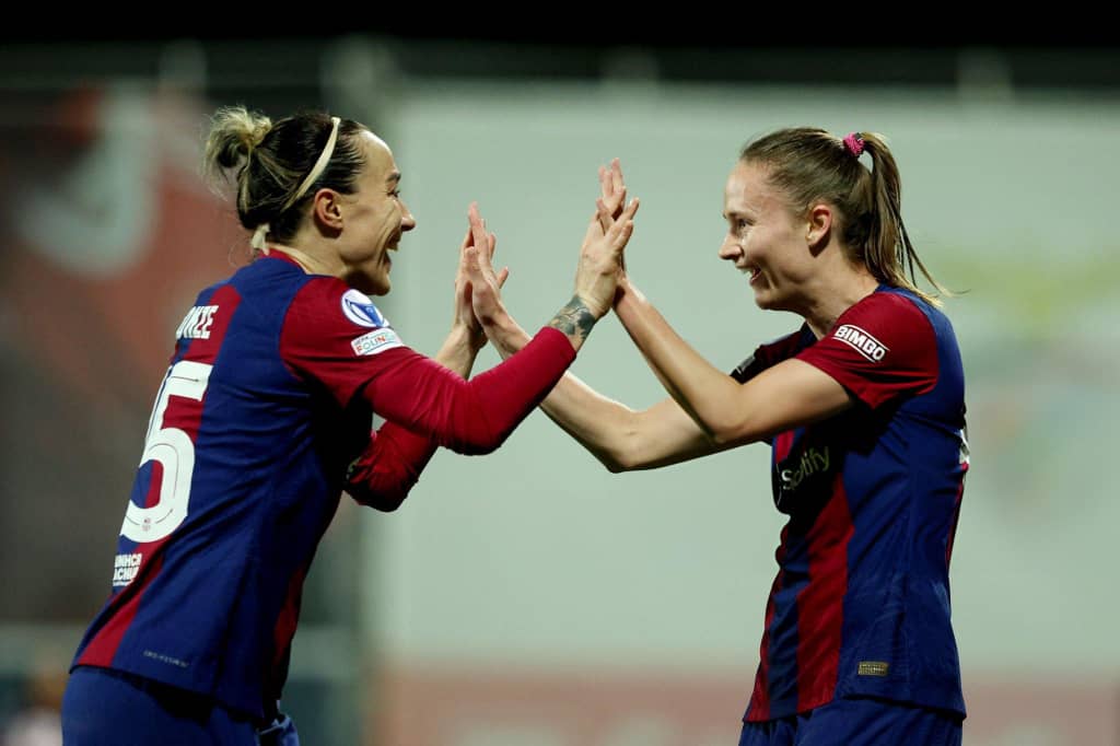 Lucy Bronze and Caroline Graham Hansen combine to score for Barcelona Femeni